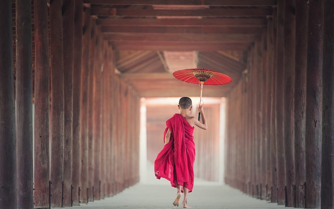 Dinas Damkar Majalengka Bersihkan Tumpahan Oli di Perbukitan